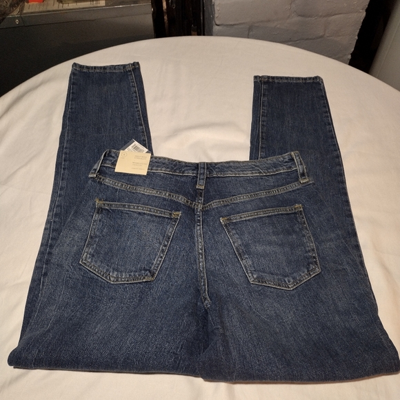 Universal Thread Washed Blue High-Rise Straight Leg Medium Wash Jeans - Picture 9 of 14